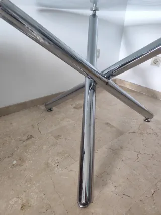 Mesa redonda cristal y aluminio