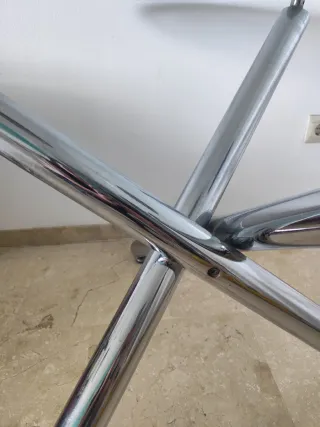 Mesa redonda cristal y aluminio