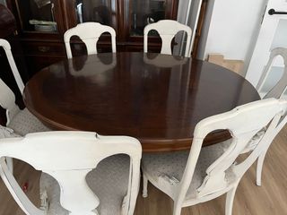 Mesa redonda y 6 sillas