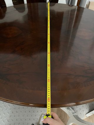 Mesa redonda y 6 sillas