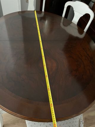 Mesa redonda y 6 sillas