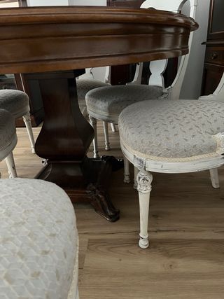 Mesa redonda y 6 sillas