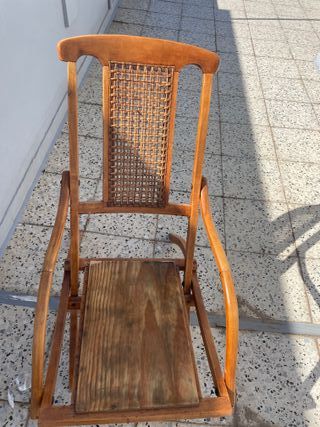 Mecedora Ratán y Madera, mesa  con ruedas y silla