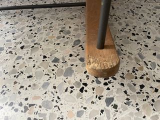 Mecedora Ratán y Madera, mesa  con ruedas y silla