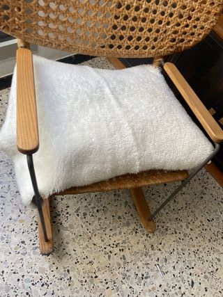 Mecedora Ratán y Madera, mesa  con ruedas y silla