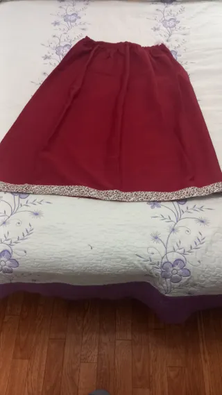 Traje de aldeana estampado talla 14 con toquilla