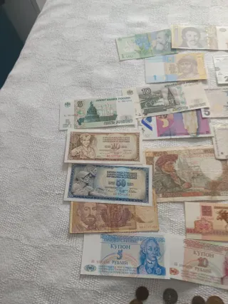 25 Billetes y 25 Monedas de Europa