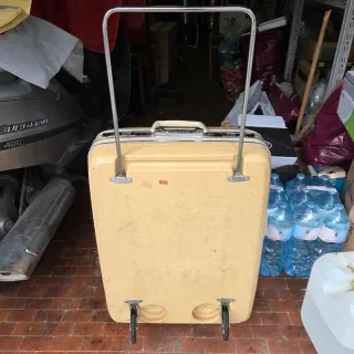 Valigia vintage gialla