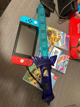 Nintendo Switch completa + 4 juegos + accesorio