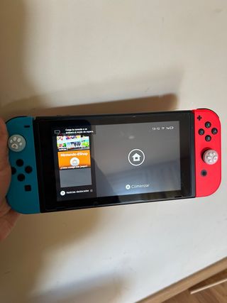 Nintendo Switch completa + 4 juegos + accesorio