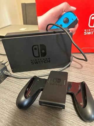 Nintendo Switch completa + 4 juegos + accesorio