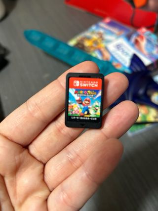 Nintendo Switch completa + 4 juegos + accesorio