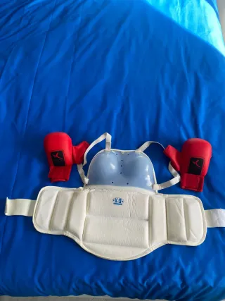 Paracolpi e guantoni da karate bambina 5-6 anni