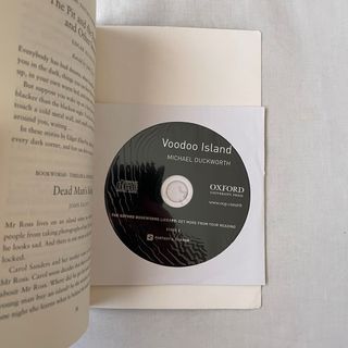 Oxford Bookworms Library: Level 2: Voodoo Islan...