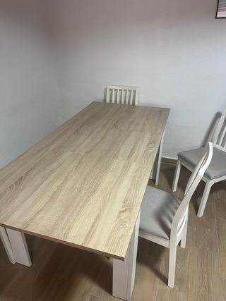 MESA EXTENSIBLE + 4 SILLAS.