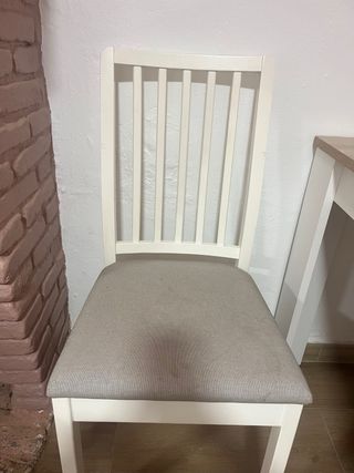 MESA EXTENSIBLE + 4 SILLAS.