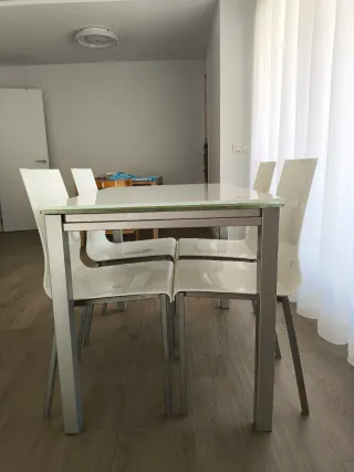 Sillas propileno blancas con patas metal