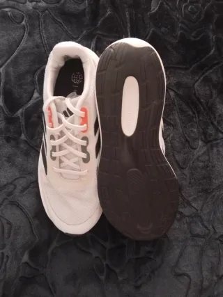 Zapatillas Adidas Blancas y Grises