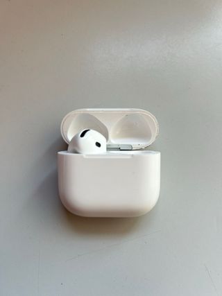 Airpods 4 (Estuche y Casco Izq) sin ANC. Garantía
