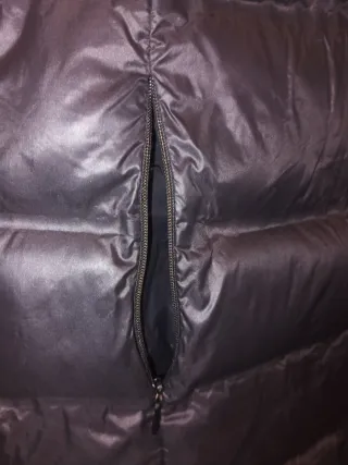 Chaleco acolchado negro con capucha