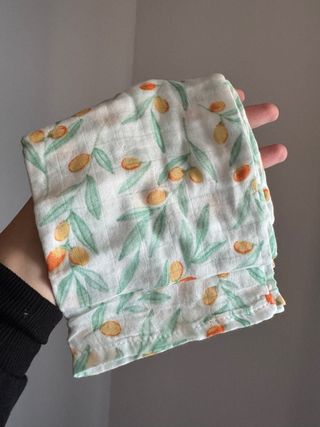 Caja regalo bebé con ropa y mordedor