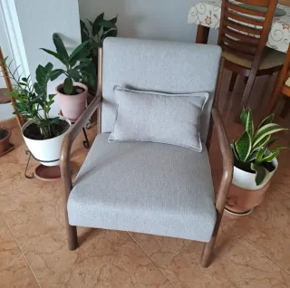 Sofá y sillón gris de tela chenilla