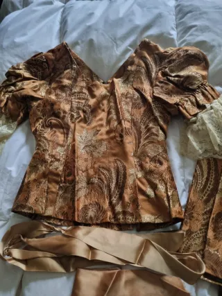 Traje de fallera antiguo