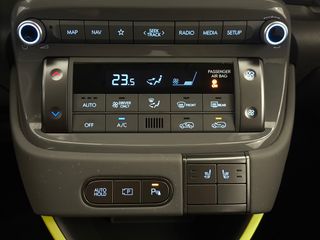 Hyundai INSTER CROSS MAXX 115CV 49KWH 2025