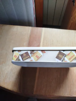 Lata antigua de caramelos