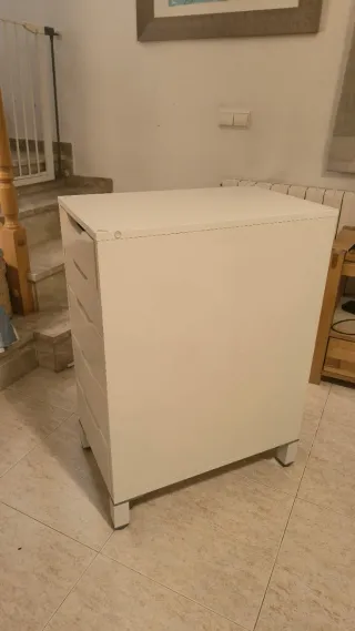 Cajonera de madera blanca