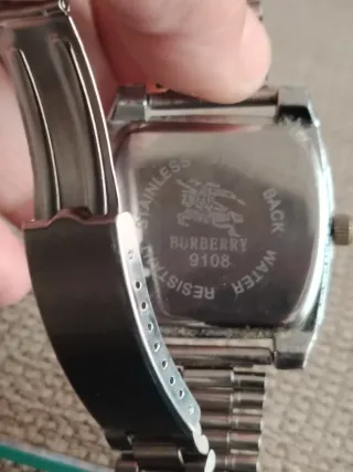 Reloj Burberry Cuarzo Plateado y Blanco