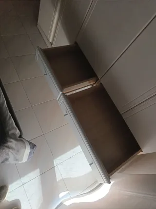 Armario blanco grande de madera, es muy grande