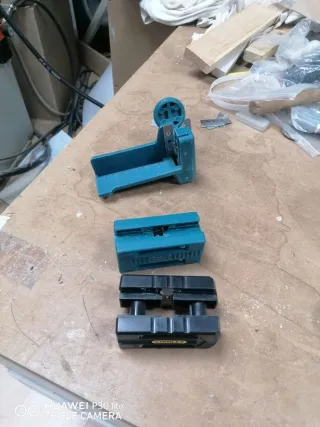 Soportes para estanterías de metal ocultos