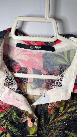 Blusa Guess floral manga larga