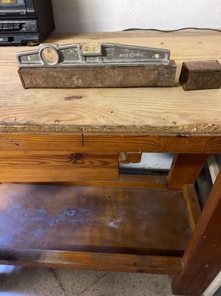 Nivel antiguo de metal