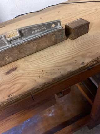 Nivel antiguo de metal