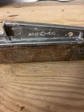 Nivel antiguo de metal