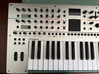 Roland Gaia SH-01 Sintetizador + Tapa