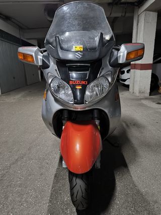 Suzuki Burgman 650cc Maxi Scooter Automática
