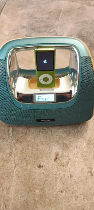 Memorex Mini Move+ iPod 16GB