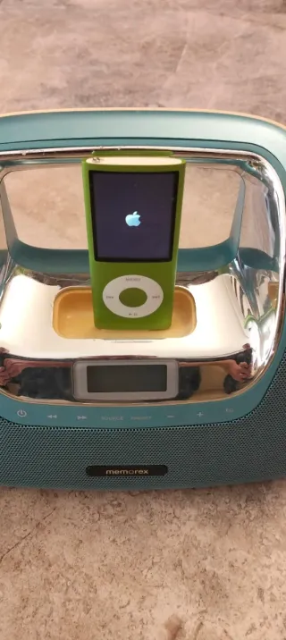 Memorex Mini Move+ iPod 16GB