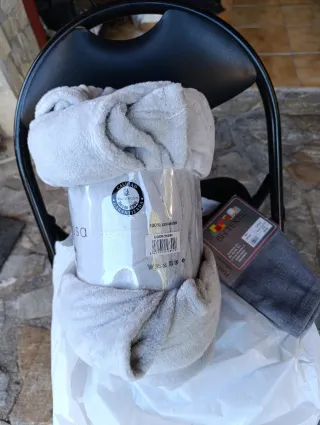 Manta Mila Rosa y Funda Cojín Gris