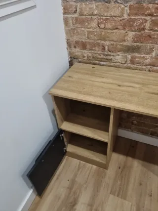 Escritorio madera con cajón negro