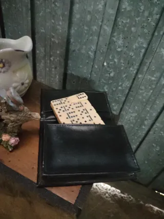 Lote vintage: figuras, jarra y dominó