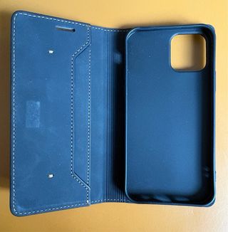 Funda iPhone 12 Cuero Negro Sin Usar