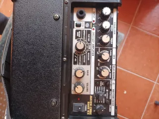 Roland Micro Cube Bass Amplificador
