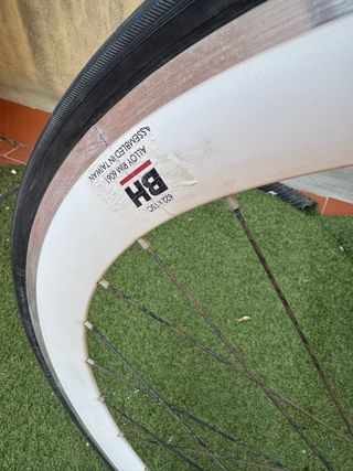 Bici Fixie B-Pro Ruedas BH Blanca y Negra