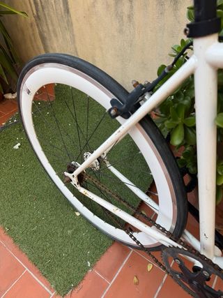 Bici Fixie B-Pro Ruedas BH Blanca y Negra