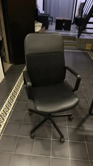 Silla giratoria IKEA RENBERGET Negra - NUEVA