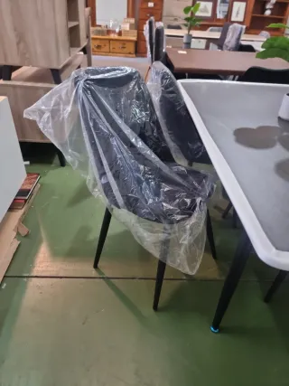 Mesa y 4 Sillas de terciopelo